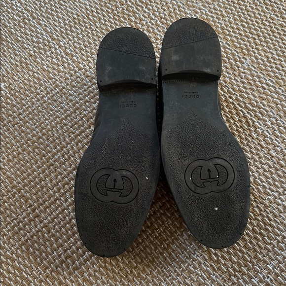 Gucci Black Leather Loafers with Gold Accent - Picture 4 of 6